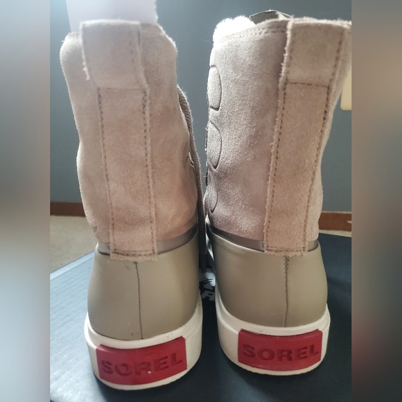 Sorel boots - Picture 3 of 6